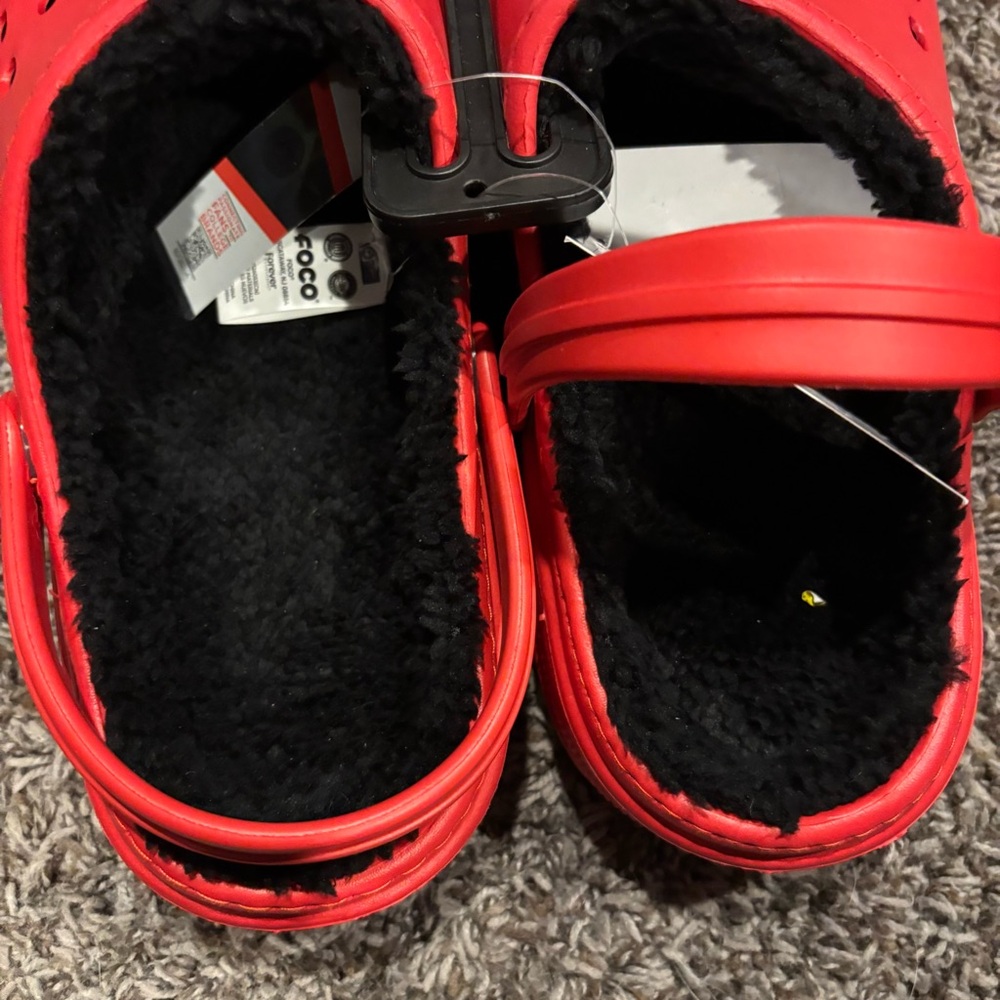 Men’s University of Nebraska Fake Croc with Fleece Lining - Picture 5 of 5